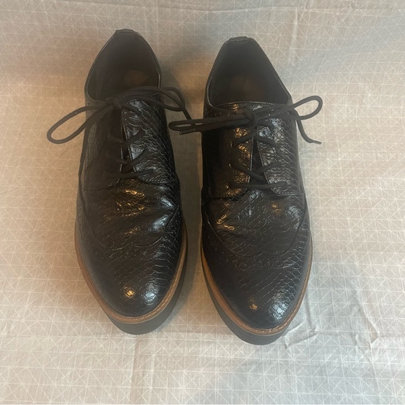 Madden Girl Written Black Snake Platform Oxfords 11 - Picture 2 of 8